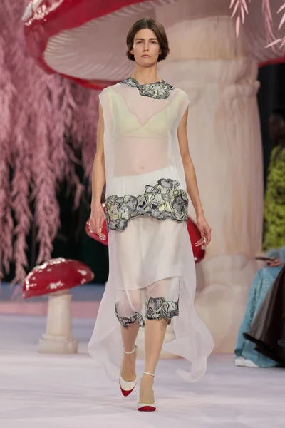 Look 11